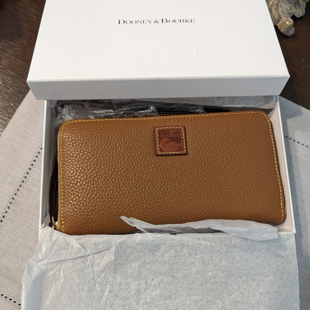 New Dooney and Bourke Pebble Grain Wallet